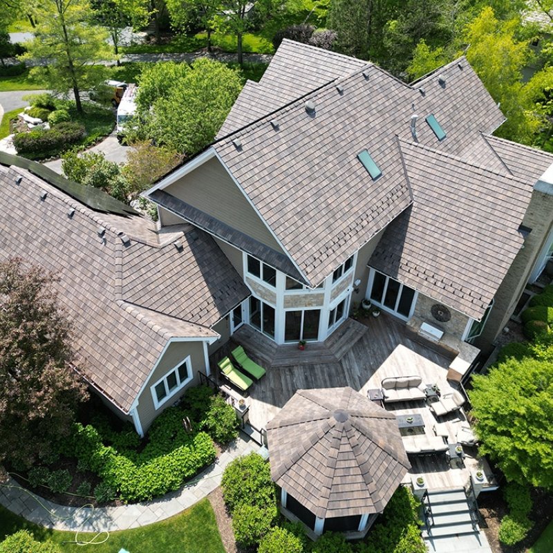 Multi-Width Shake roof in Aged Cedar on an Illinois home